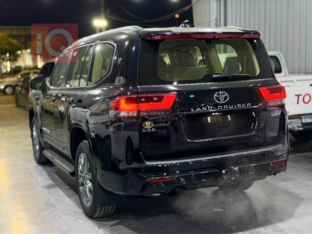 تۆیۆتا لاند کروزەر